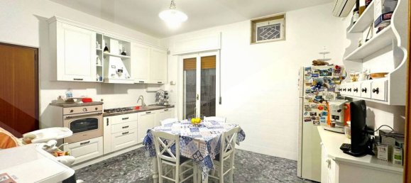 Квартира с 3 комнатами в Монополи, Италия № 28452 9