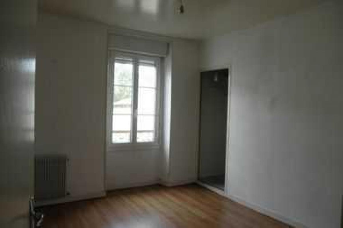 Casa de 3 dormitorios en Aigre, France No. 27559