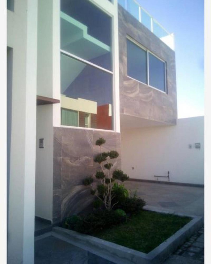 3 bedrooms House in Puebla, Mexico No. 163407