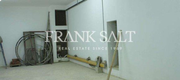 200m² Warehouse in Qormi, Malta No. 12056 9