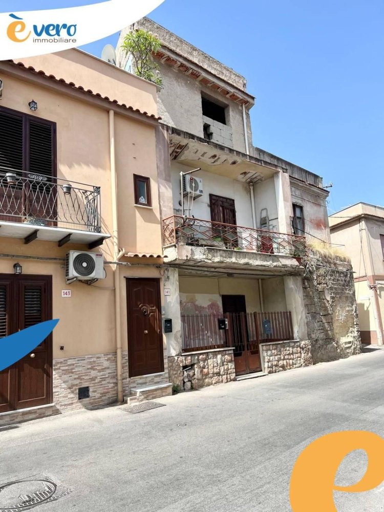 168m² Building in Palermo, Italy No. 382399