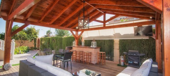 Villa de 4 dormitorios en Torremolinos, Spain No. 140790 2