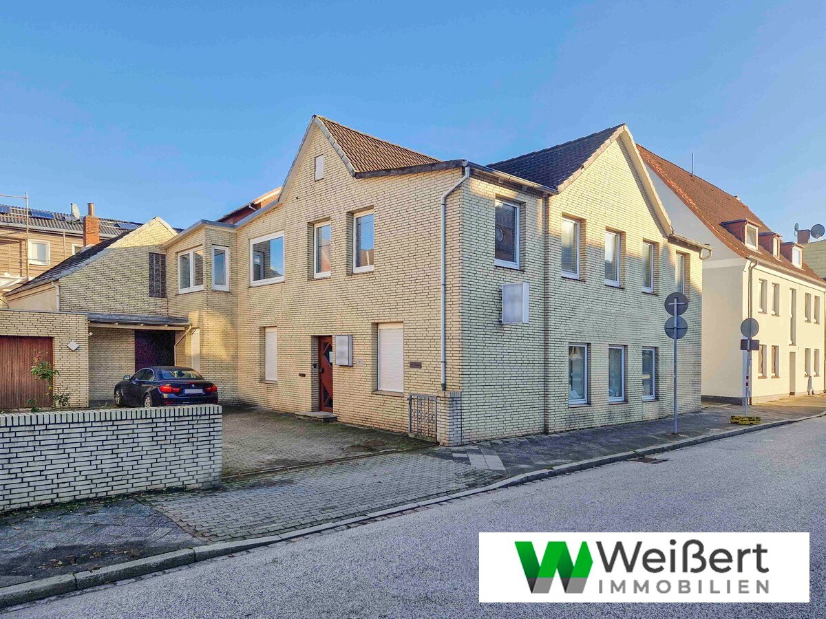 Edificio de 14 habitaciónes en Steinburg, Germany No. 63583