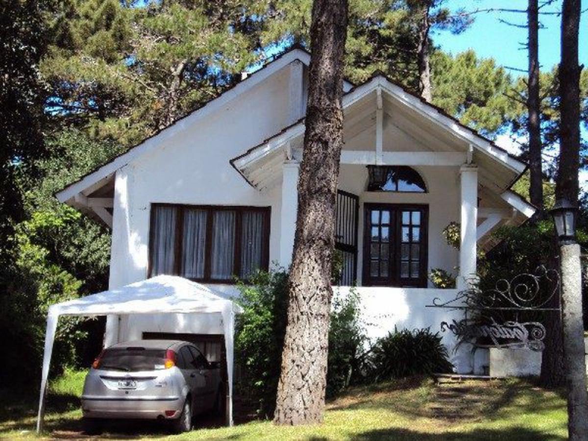 4 bedrooms House in Mar del Plata, Argentina No. 94186