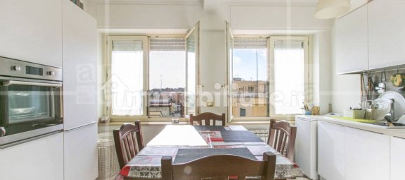 2 Schlafzimmer Wohnung in Rome, Italy, Nr. 358711 5