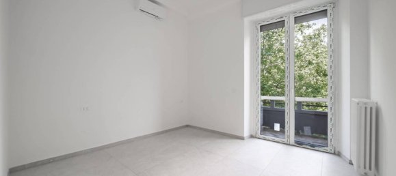 2 bedrooms Apartment in Milan, Italy No. 271536 9