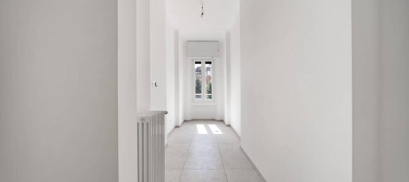 2 bedrooms Apartment in Milan, Italy No. 271536 12