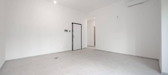 2 bedrooms Apartment in Milan, Italy No. 271536 7