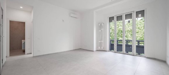 2 bedrooms Apartment in Milan, Italy No. 271536 6