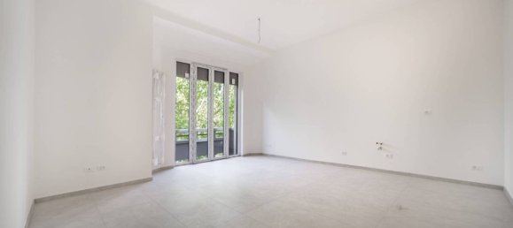 2 bedrooms Apartment in Milan, Italy No. 271536 3