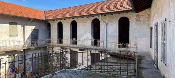 Casa de 20 divisões em Cardano al Campo, Italy N.º 110930 14