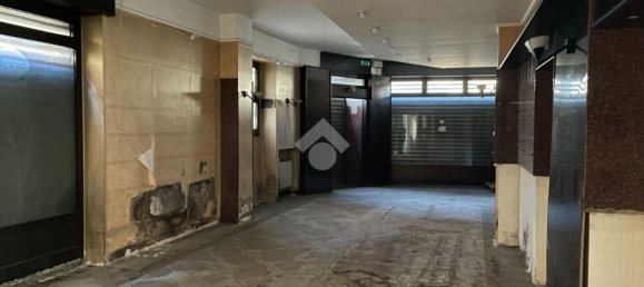 Casa de 20 divisões em Cardano al Campo, Italy N.º 110930 3