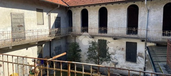 Casa de 20 divisões em Cardano al Campo, Italy N.º 110930 16