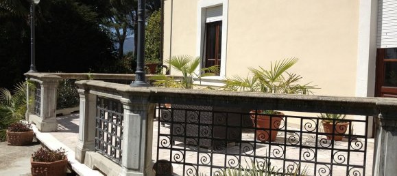 3 bedrooms Villa in Barga, Italy No. 272 5