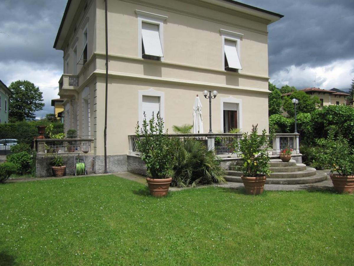 3 bedrooms Villa in Barga, Italy No. 272