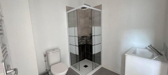 Studio in Saint-Quentin, France No. 82236 4