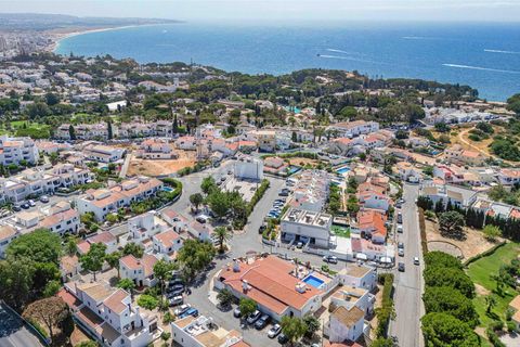 Propiedad comercial en Porches, Portugal 215 m² No. 270520