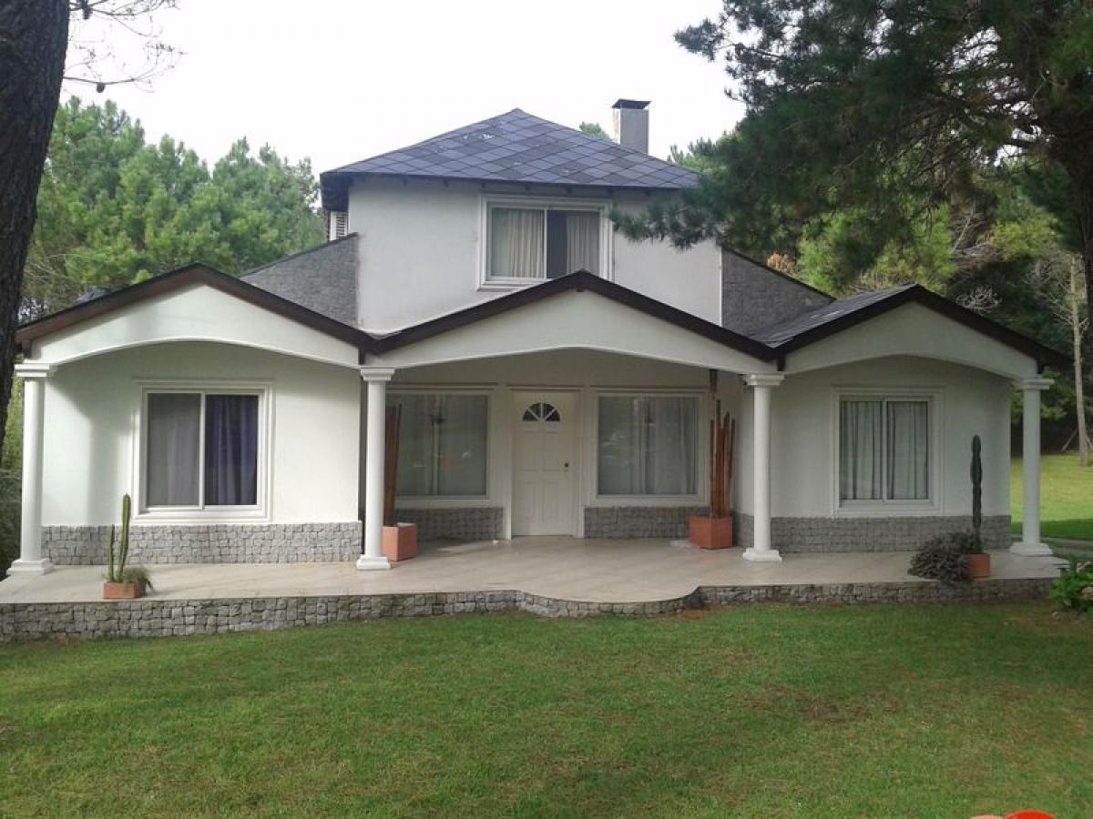 4 bedrooms House in Mar del Plata, Argentina No. 70977