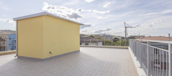 3 Schlafzimmer Wohnung in Ancona, Italy, Nr. 331929 20