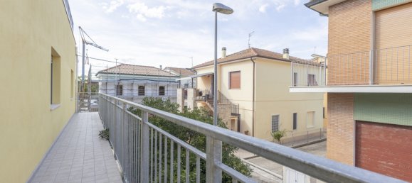 3 Schlafzimmer Wohnung in Ancona, Italy, Nr. 331929 15