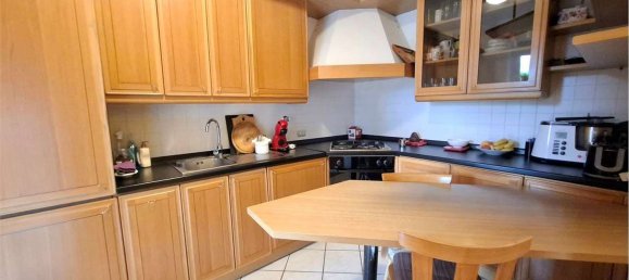 6-salle Appartement à Trento, Italy No. 300901 9