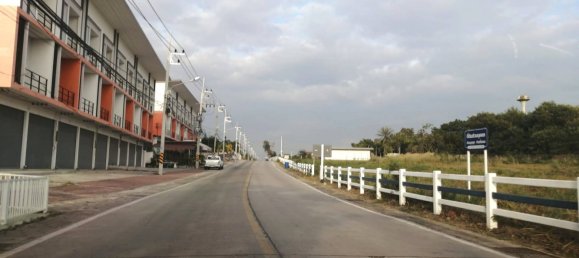  Commercial property in Bang Lamung, Thailand No. 517 3