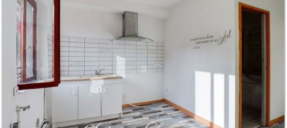 2 bedrooms House in Sezanne, France No. 269674 3