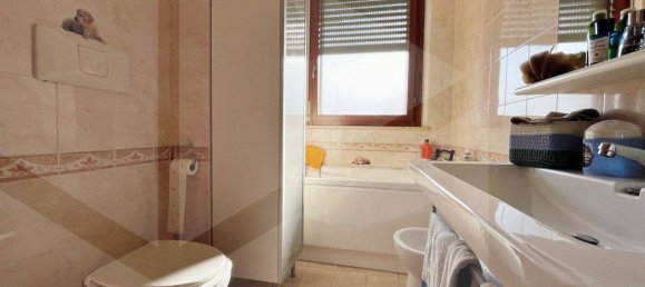 3 rooms Apartment in Rome, Italy No. 28786 10