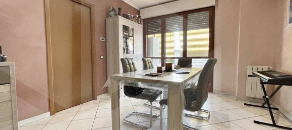3 rooms Apartment in Rome, Italy No. 28786 28