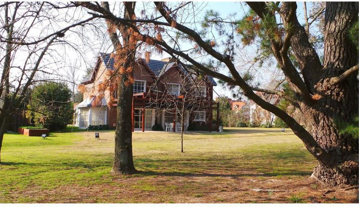 Дом с 3 спальнями в Кампана, Аргентина № 6915