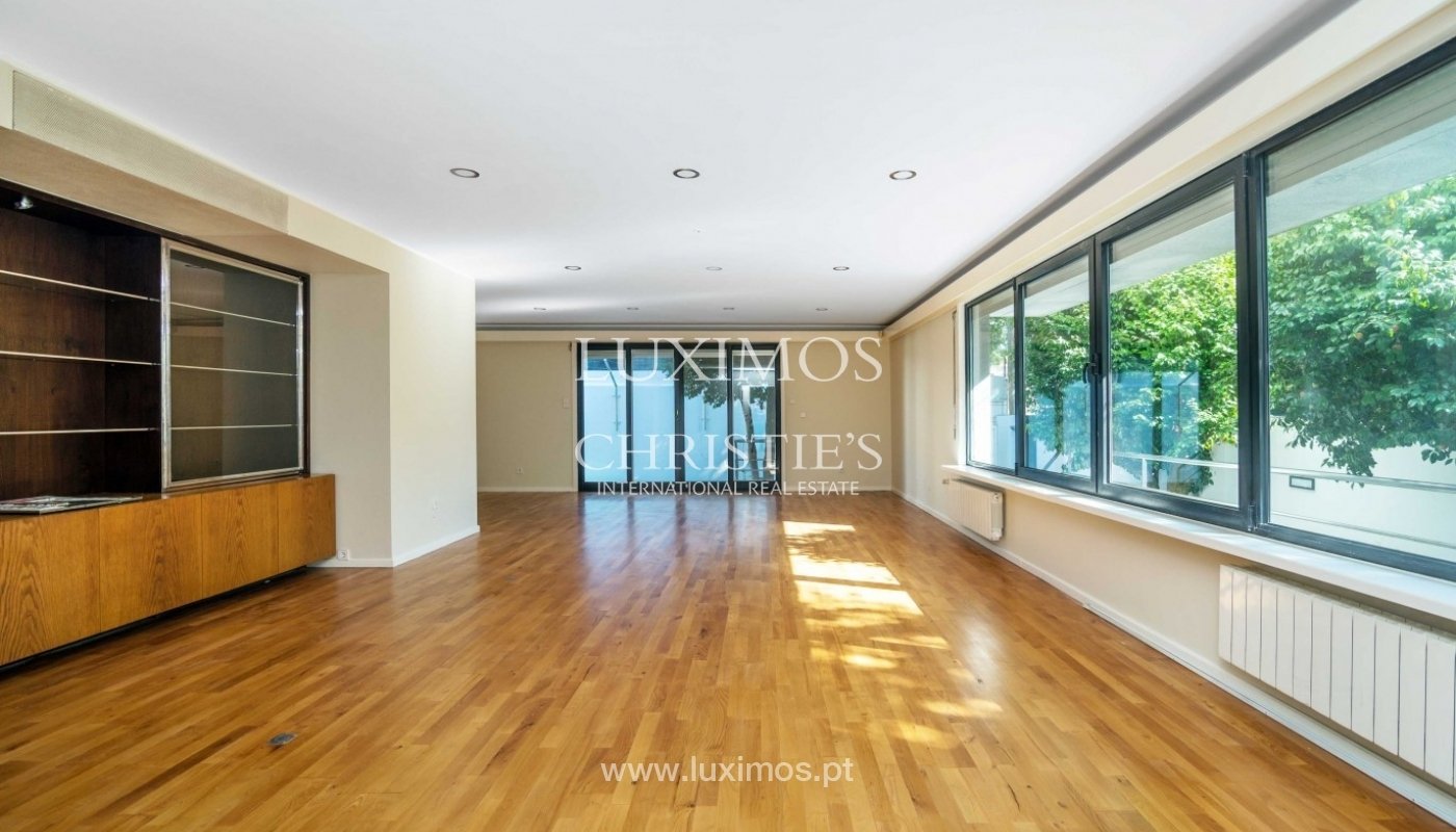 4 bedrooms Villa in Porto, Portugal No. 82404