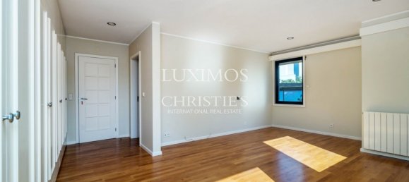 4 bedrooms Villa in Porto, Portugal No. 82404 3