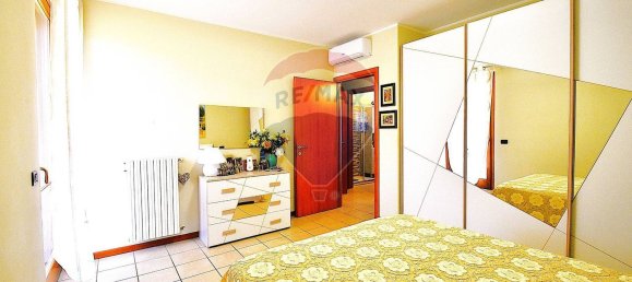 3 rooms Apartment in Capriolo, Italy No. 298287 15