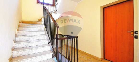 3 rooms Apartment in Capriolo, Italy No. 298287 3