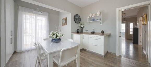 5 bedrooms Villa in Coin, Spain No. 141232 4