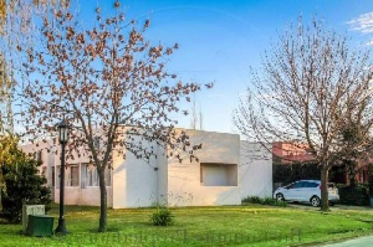 2 bedrooms House in Escobar, Argentina No. 61387