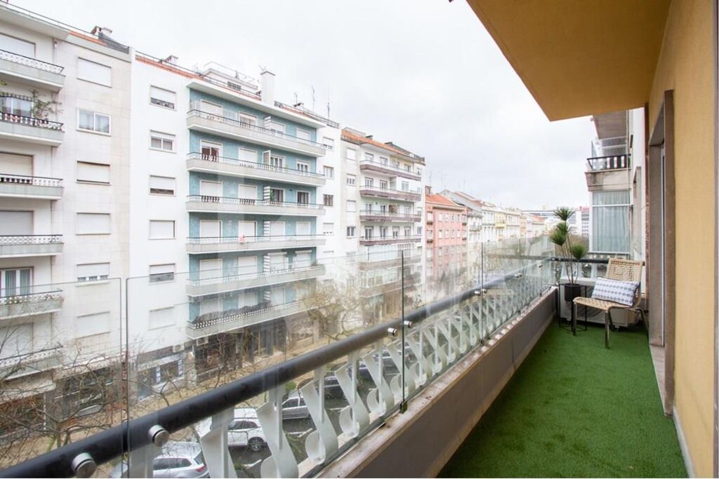 3 bedrooms Apartment in Lisbon, Portugal No. 85599