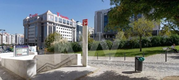 3 bedrooms Apartment in Lisbon, Portugal No. 85599 2