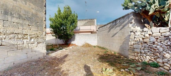 2 bedrooms House in Lizzanello, Italy No. 111935 32