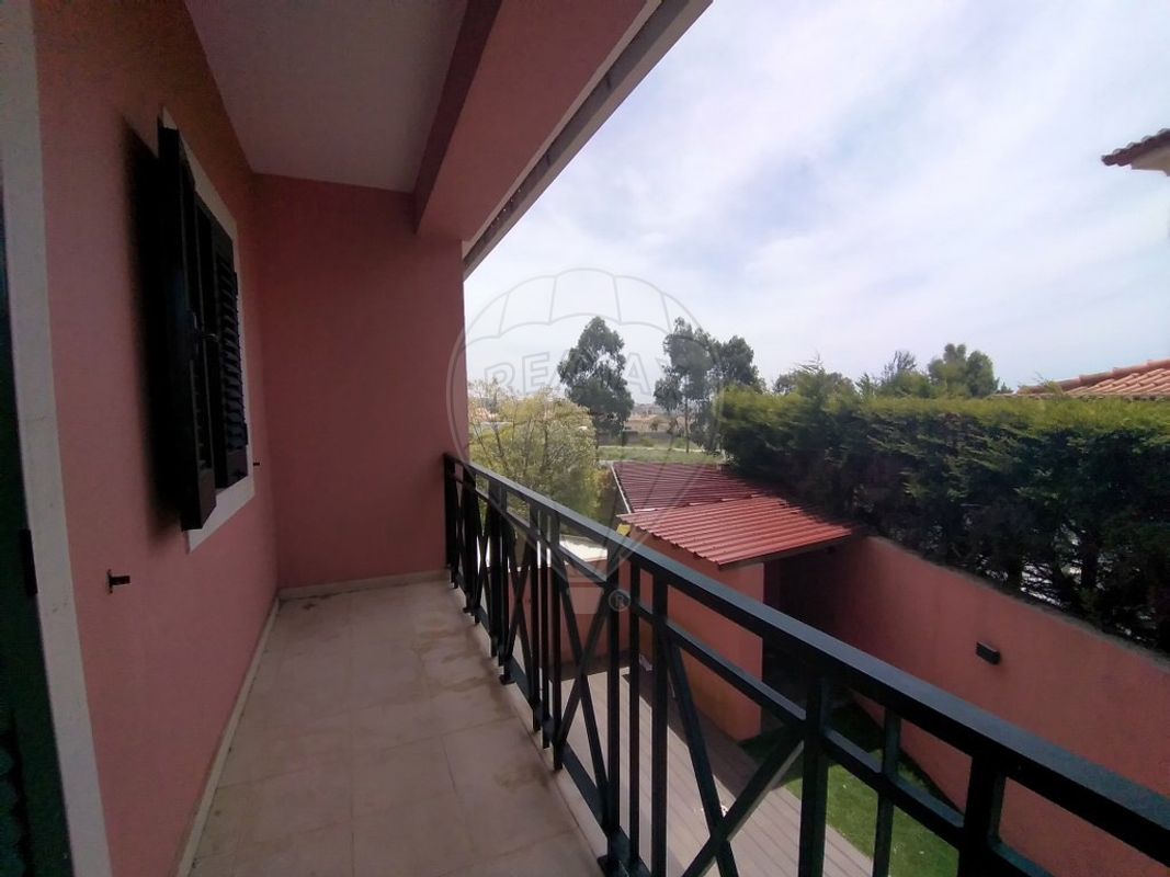 6 bedrooms House in Rio de Mouro, Portugal No. 166159