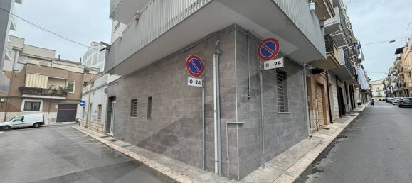 Здание с 3 комнатами в Альтамура, Италия № 20468 9