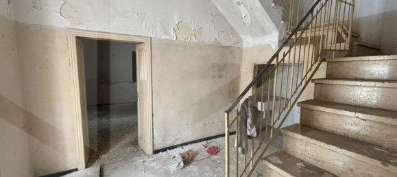 Здание с 3 комнатами в Альтамура, Италия № 20468 17