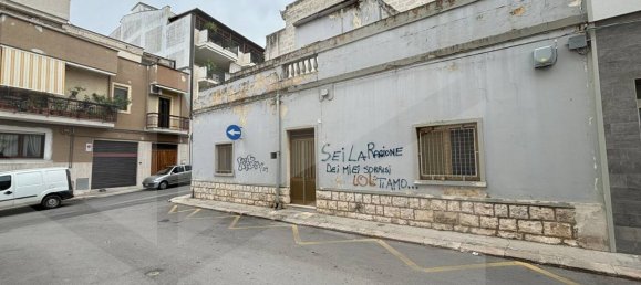 Здание с 3 комнатами в Альтамура, Италия № 20468 8