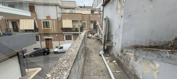 Здание с 3 комнатами в Альтамура, Италия № 20468 3