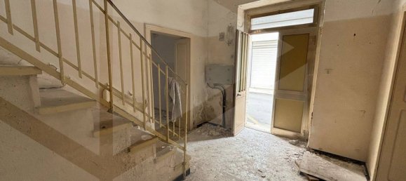 Здание с 3 комнатами в Альтамура, Италия № 20468 20