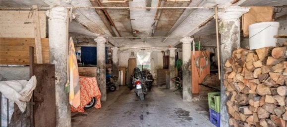 8 rooms House in Viano, Italy No. 289745 4