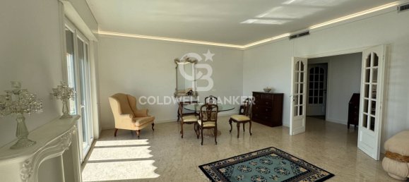 3 Schlafzimmer Penthouse in Ospedaletti, Italy, Nr. 36942 2