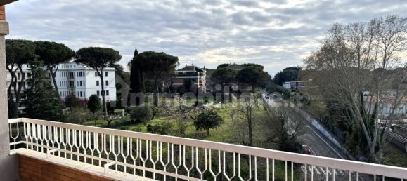 4 bedrooms Apartment in Rome, Italy No. 195479 6