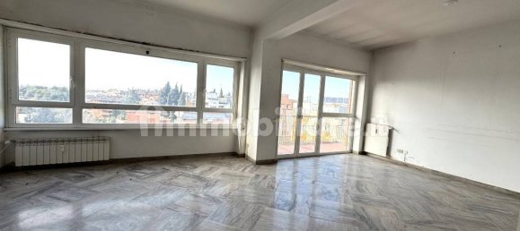 4 bedrooms Apartment in Rome, Italy No. 195479 3