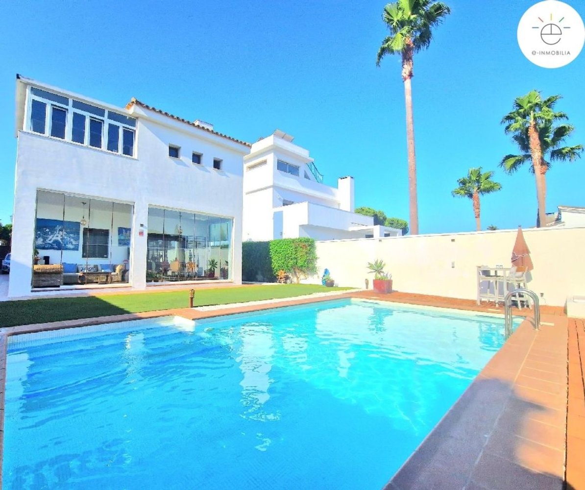 4 bedrooms House in Cadiz, Spain No. 237760